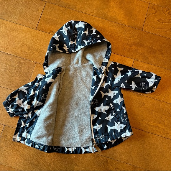 Two windbreakers jackets size 3-6 months - Picture 5 of 8